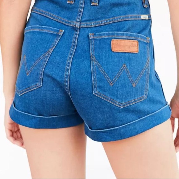 Wrangler Pants - EUC Urban Outfitters X Wrangler ‘Pin up’ high rise hot shorts (L)